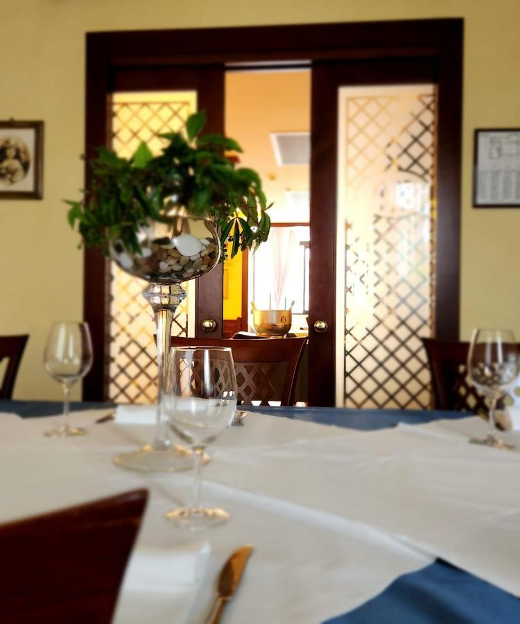 Hotel Mistrello Di Savoia 塔罗谷镇 外观 照片