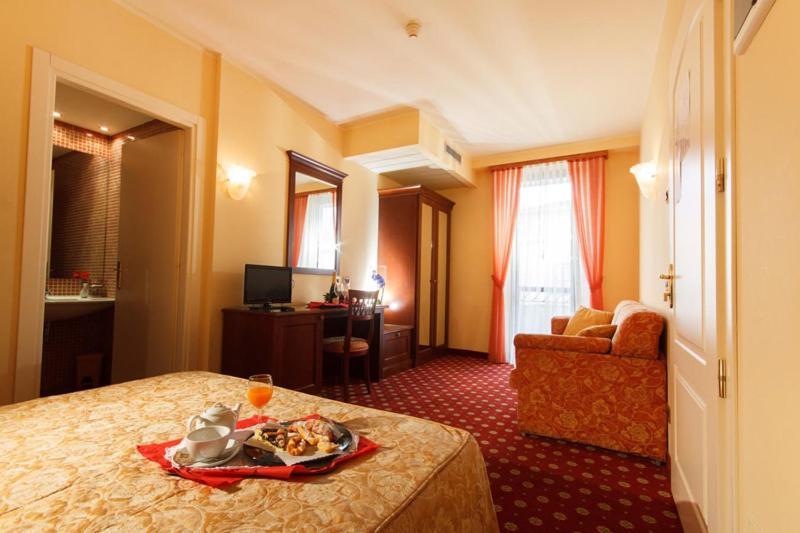 Hotel Mistrello Di Savoia 塔罗谷镇 外观 照片