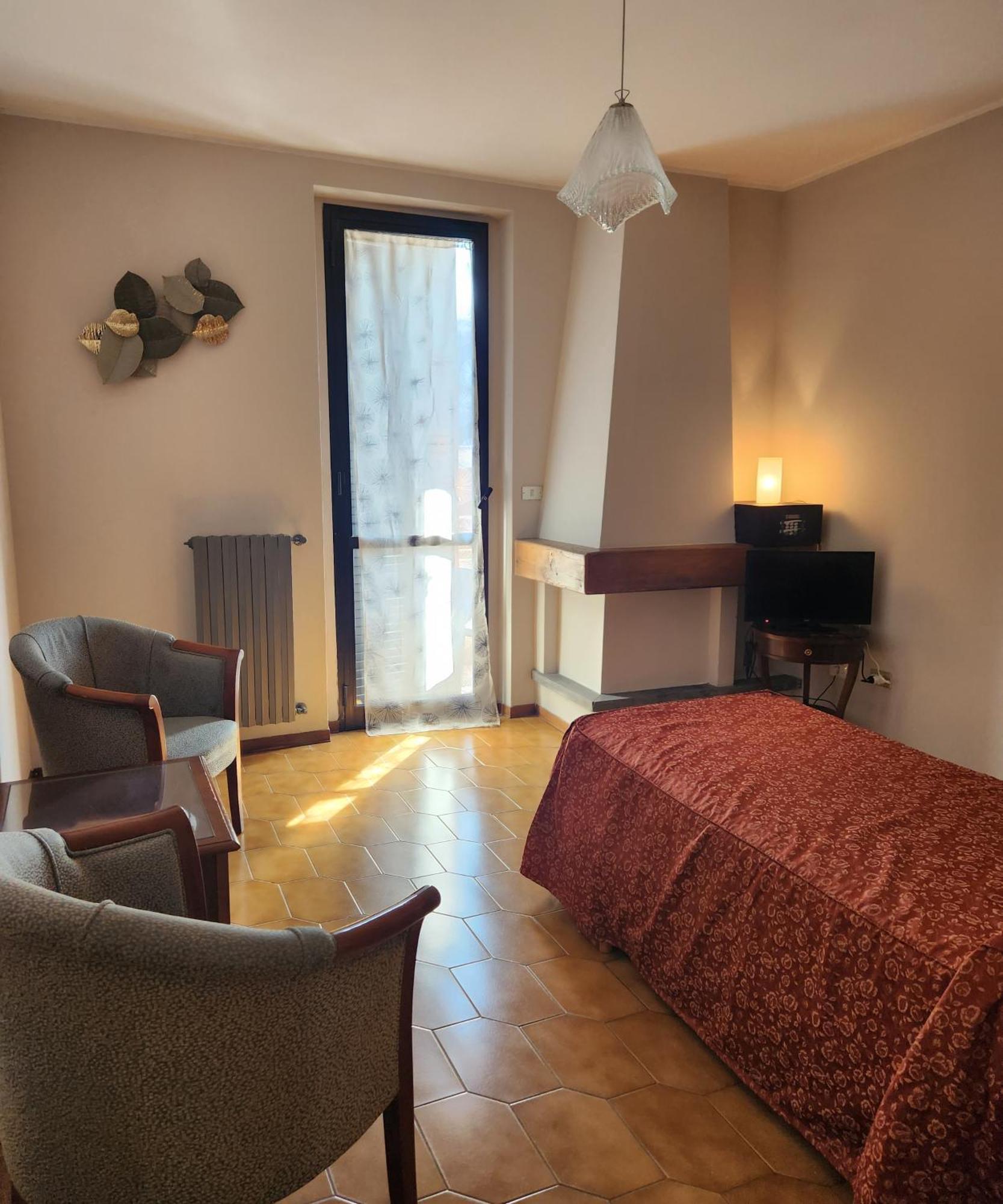 Hotel Mistrello Di Savoia 塔罗谷镇 外观 照片